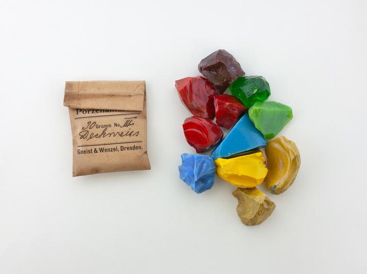 Paper packet and glass cullet